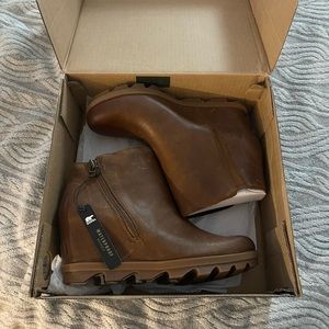 Sorel brown leather waterproof boots